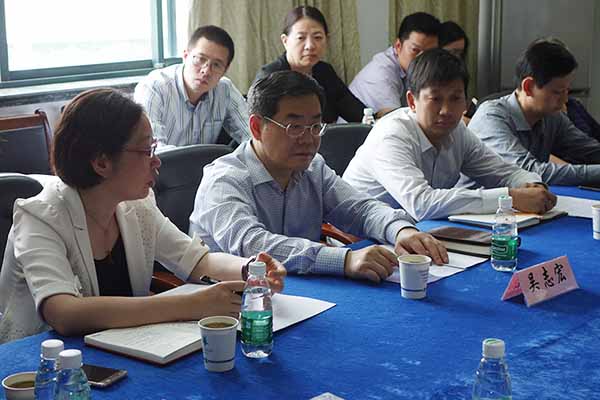 吳志宏區(qū)長(zhǎng)聽(tīng)取我公司領(lǐng)導(dǎo)匯報(bào) 1527469880801463.jpg